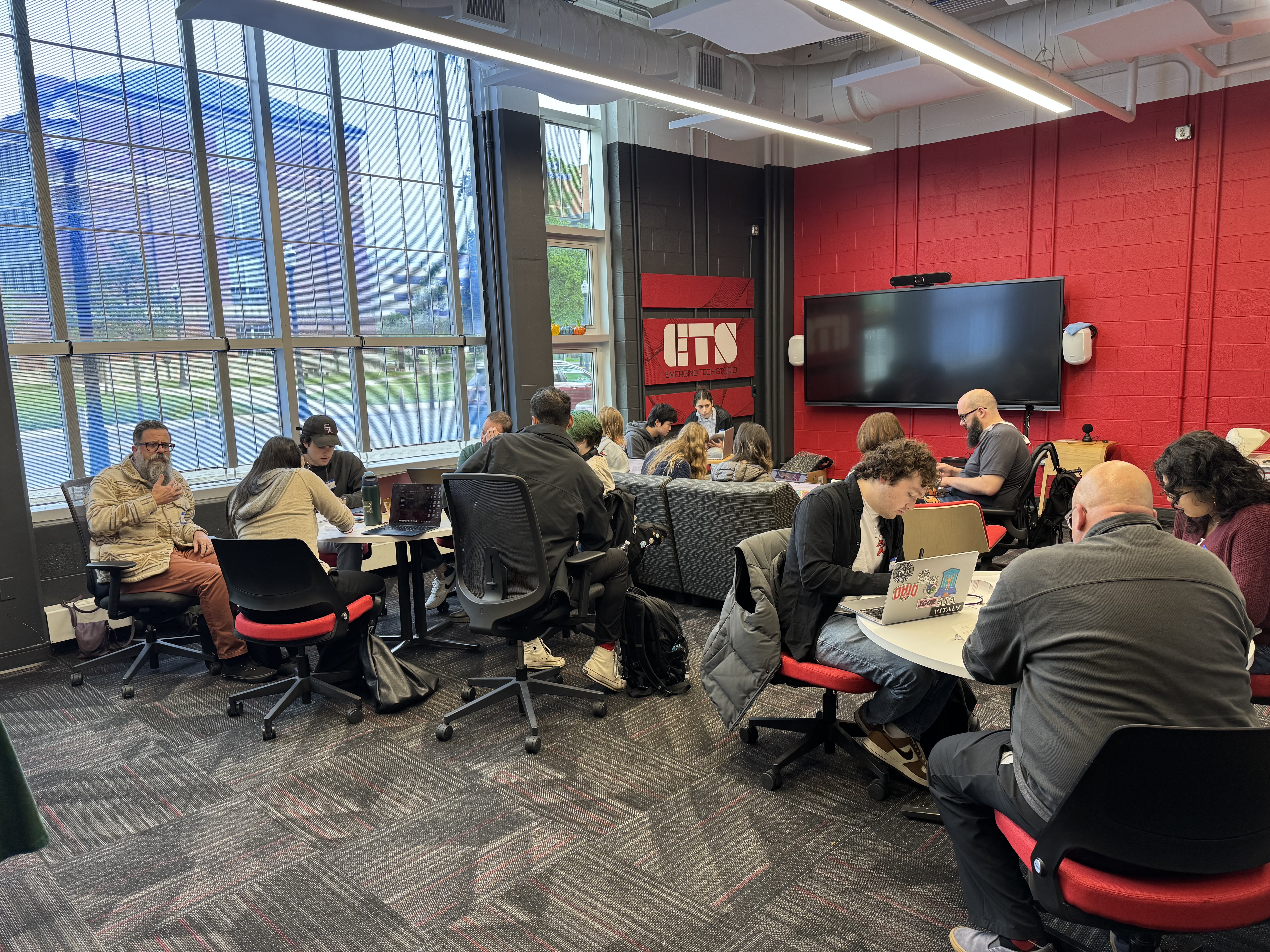 Teams collaborating in the ETS