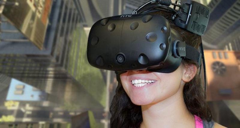 Student using virtual reality visor