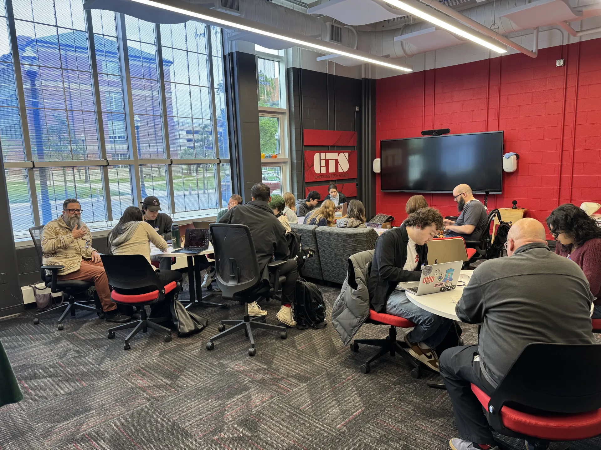 Teams collaborating in the ETS
