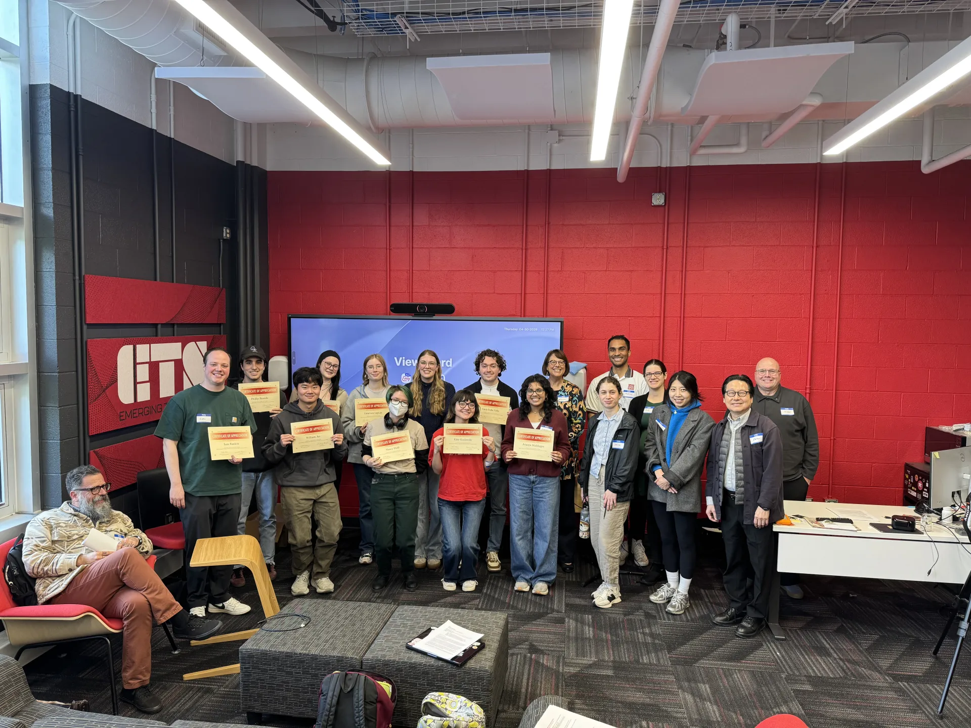 Group picture of students and collaborators in the ETS
